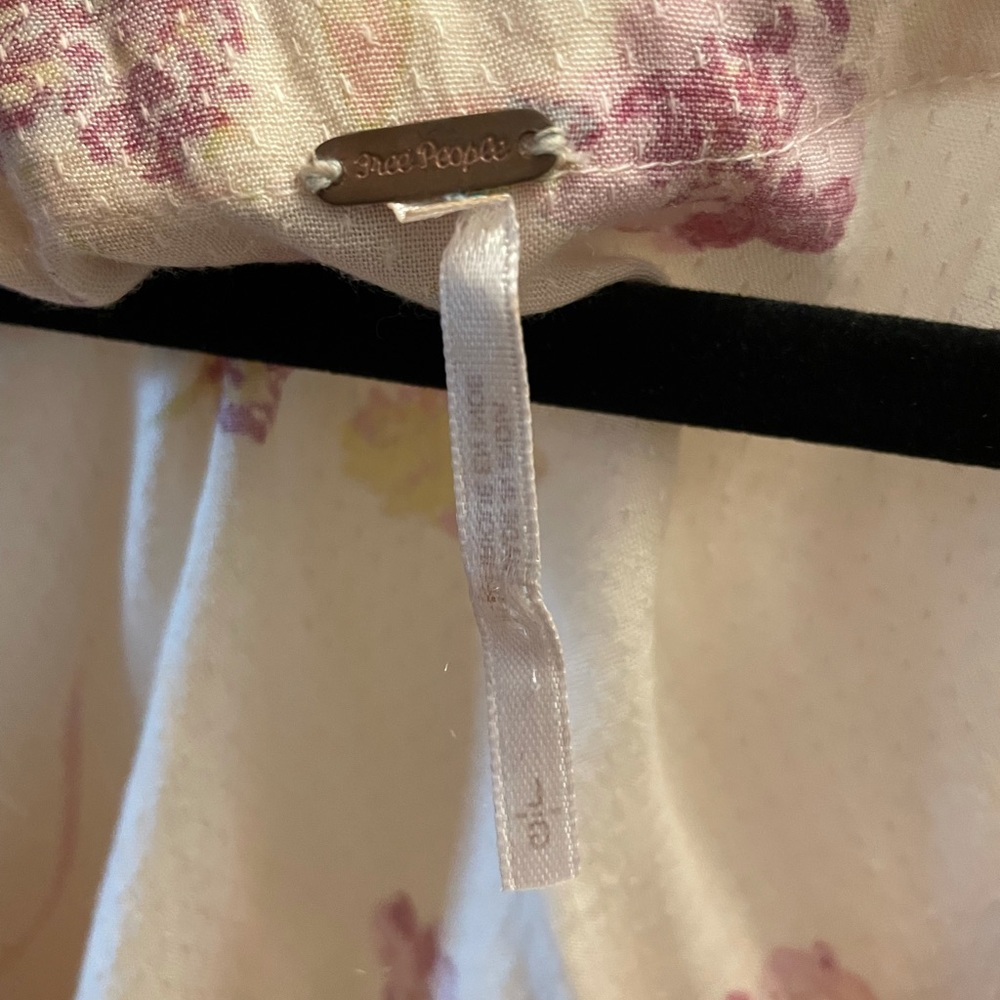 COPY - FREE PEOPLE LACE DETAIL EMBROIDERED TOP WITH BALLOON SLEEVES - Picture 5 of 5